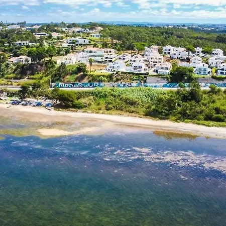 With Stunning Lagoon Views וילה *